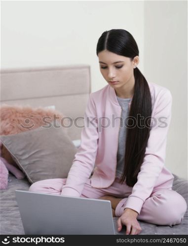 woman staying home teleworking 4