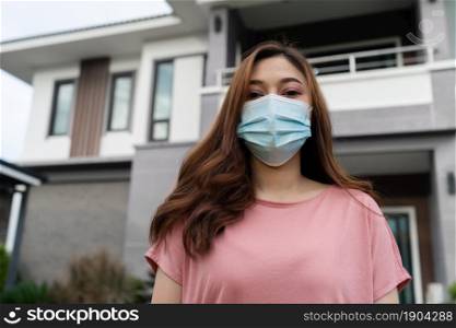 woman wearing face mask for protect coronavirus (covid-19) at her home