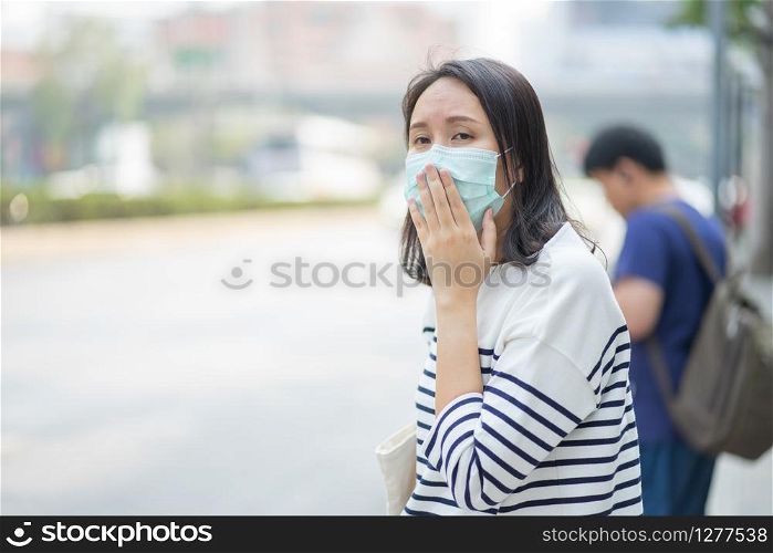 Woman wearing face mask protect filter against air pollution (PM2.5) or wear N95 mask. protect pollution, anti smog and Covid 19 viruses, Air pollution health problem. environmental pollution concept.