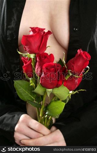Woman with cleverage on show holding red roses