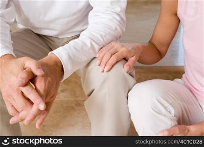 Woman with hand on man&acute;s knee