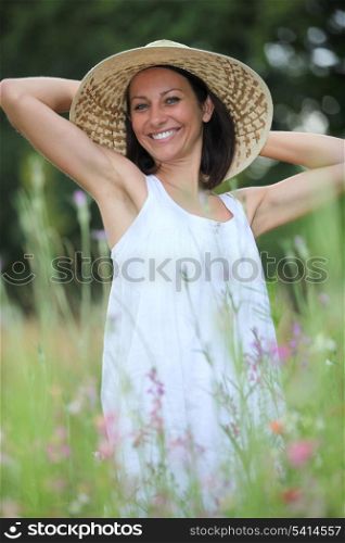Woman with hat in the field