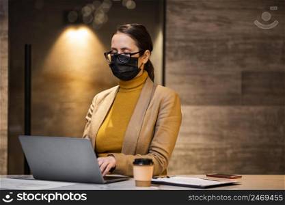 woman with mask laptop