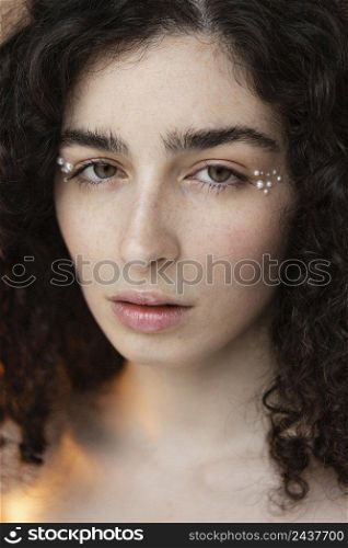 woman with pearls make up