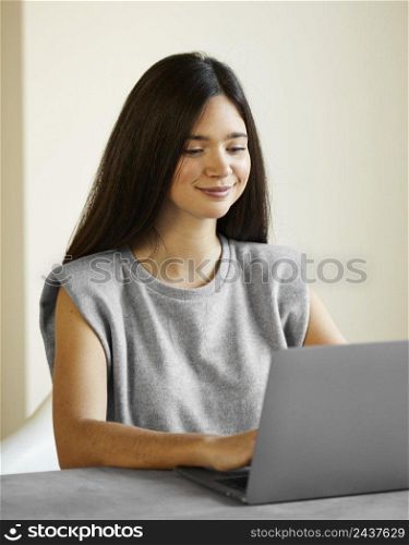 woman working laptop 4