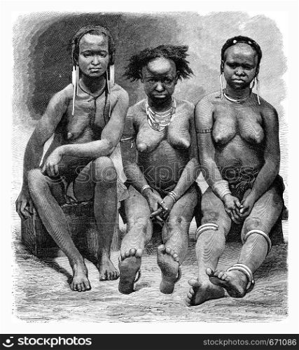 Women of the tribe Pahouins, vintage engraved illustration. Le Tour du Monde, Travel Journal, (1865).