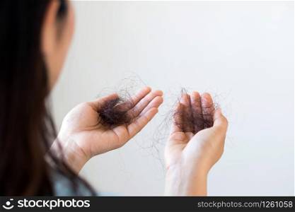 Women's hair loss caused by allergic to shampoos