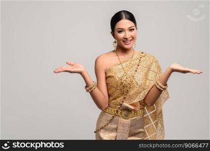 women wear Thai clothes and open their hands on both sides.