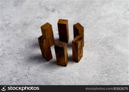 Wooden blocks, used for domino games, Arranged in a circle.