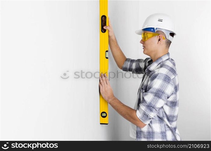 worker with spirit level with copy space