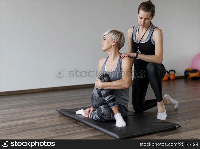 workout with personal trainer copy space 2