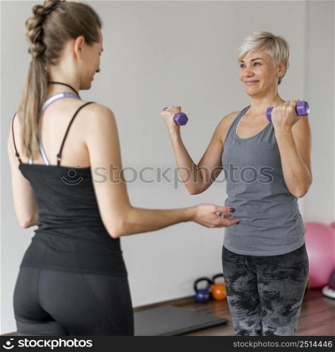 workout with personal trainer using violet dumbbells