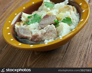 Yangrou Paomo - bread soaked in lamb soup; simplified Chines