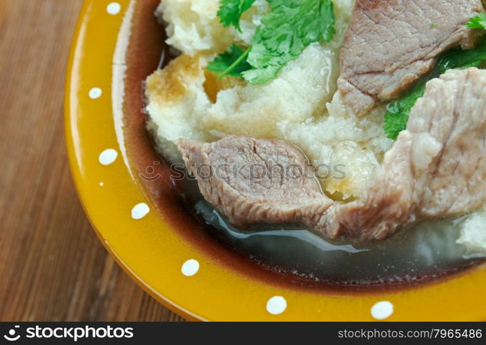 Yangrou Paomo - bread soaked in lamb soup; simplified Chines