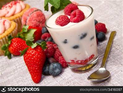 Yogurt with berries and cupcake