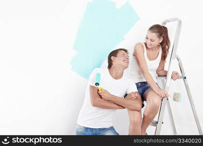 Young attractive couple makes repairs