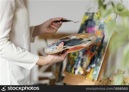 young blonde woman painting with acrylics. Resolution and high quality beautiful photo. young blonde woman painting with acrylics. High quality beautiful photo concept