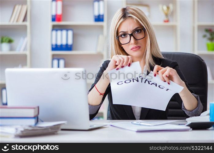 Young businesswoman with message in the office