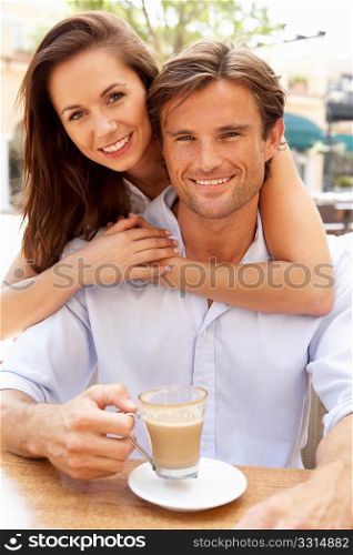 Young Couple Enjoying Coffee And Cake In CafZ