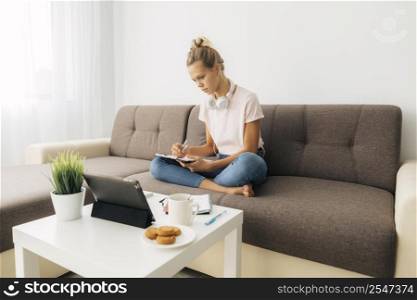 young girl paying attention online class 4
