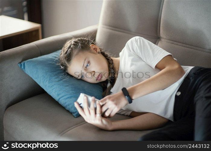 young girl using mobile 4