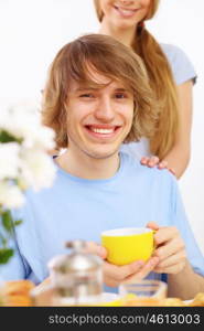 Young happy man drinking tea at home. Kj/SOMPDbL1rfe4G36RHqovHAooUykUDXcfXXojswYUZBbtv4Ctmz315oubzgjQEIjwqOGJnWBVhqI/Os9D9T6n9j/QKRBZv8jYVlxQ+M1sAjTUHMX9wf2FppNCxqFZ01/Rtk6Zv9+zP5hhA+NlLTzP+eEOqU2ljTqfThlaF5W9/l5RVTLR6OHMwNsLqv/AigmMnewL5CyuUpCCEXCq52RnytTIFssm28uQmB9AENfna43+4OLsMolPmPO4abeyOuGjuRDXBROPYwv9uAFuUjT3/mu2IIZtM6c7Do8CjMmFyUc8ZQ2h3po6J3TvuvEBLW29BARS7aZ3xL2wvRWgrARoDLGn9mzV536S+akpcZE+d/Zgp4zf4ow==