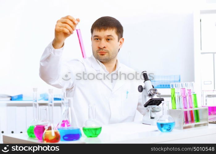 Young male scientist working with liquids in laboratory. dBu3tzoP+mwZdbVuVqyECOwVqd8UsdRjUeijpzXGHO+klexJmqg+S2TRcspDZmfLQON4tx/brRdGbCDzO6b1nHnc/tvmQIYn0x0s4DBcLlWdMFEo/T6FHwQRKrnkX84OOB8g6DOcb1IXsPeCUIiT9drCUNnAUImRA3+bgAVsjp28XalOjx6wlXhsDU0sfLFZqW7jAvbFOnDN8gerHZc+pGVSgOnzyMJGe2so7loR37yu9APUniyJHhqPaVpgjGZ8aeZpoRy61ygjjVdkuy5uTjD+8tGKTL024xUDMPPTm3iMp6D8yq7nT2yU3/UiHIGl
