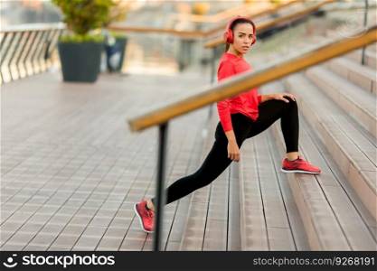 Young woman exercice outdoor on stairs