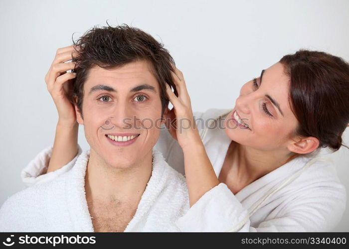 Young woman putting her hands in her boyfriend&acute;s hair