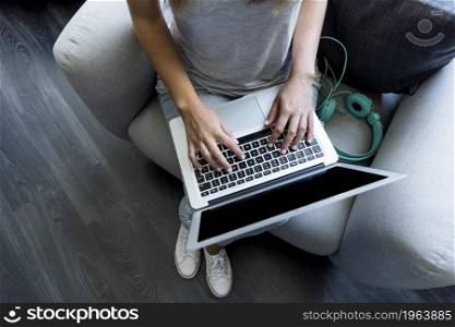 young woman typing laptop. High resolution photo. young woman typing laptop. High quality photo