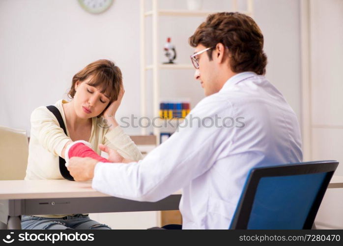 Young woman visiting doctor traumatologist  . Young woman visiting doctor traumatologist 