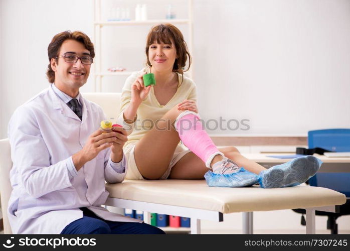 Young woman visiting doctor traumatologist  . Young woman visiting doctor traumatologist 