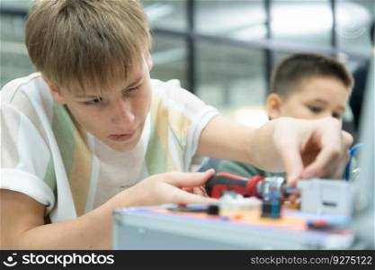 Youngsters utilizing the hand robot technology are having fun learning the electronic circuit board and hand robot controller of robot technology, which is one of the STEM courses.