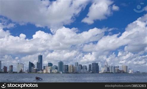 Zeitraffer von der Skyline Miamis - Time lapse of the Miami skyline